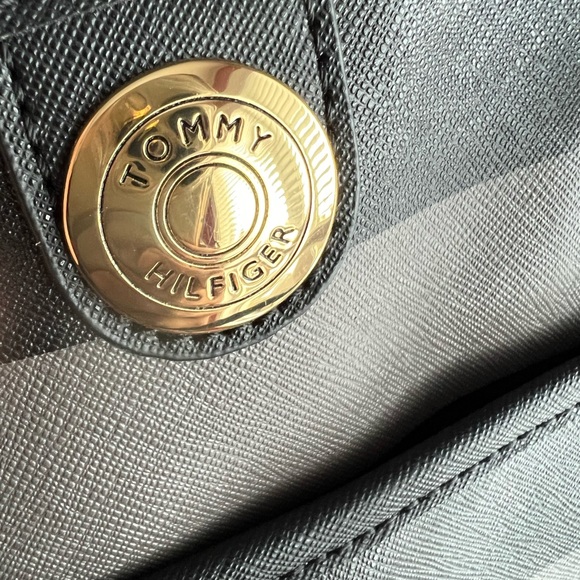 Tommy Hilfiger purse - Picture 3 of 4